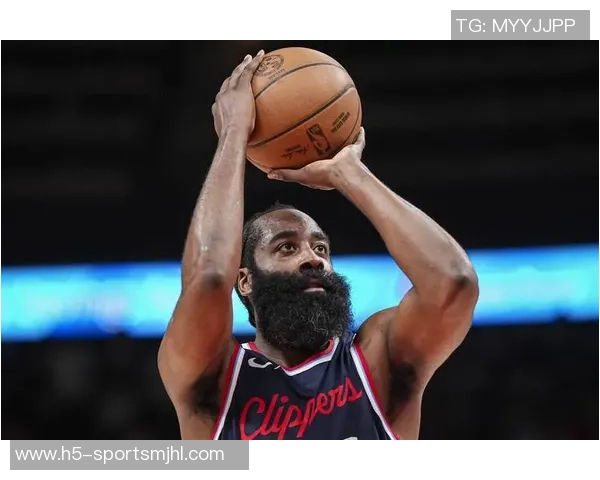 哈登半场表现抢眼三分球命中率高达75助球队争取胜利